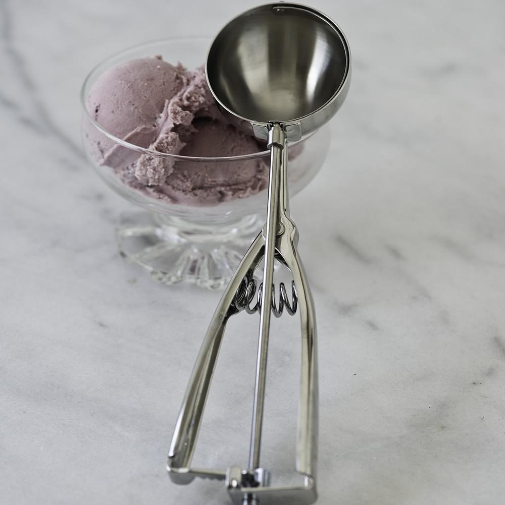 Le creuset shop ice cream scoop